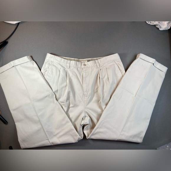 Gap Men’s Khakis Cuff pleated front relaxed fit Full cut, straight Leg size - Picture 13 of 13